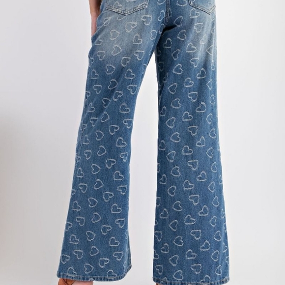 NWT Easel Heart Distressed Jeans - Picture 7 of 12